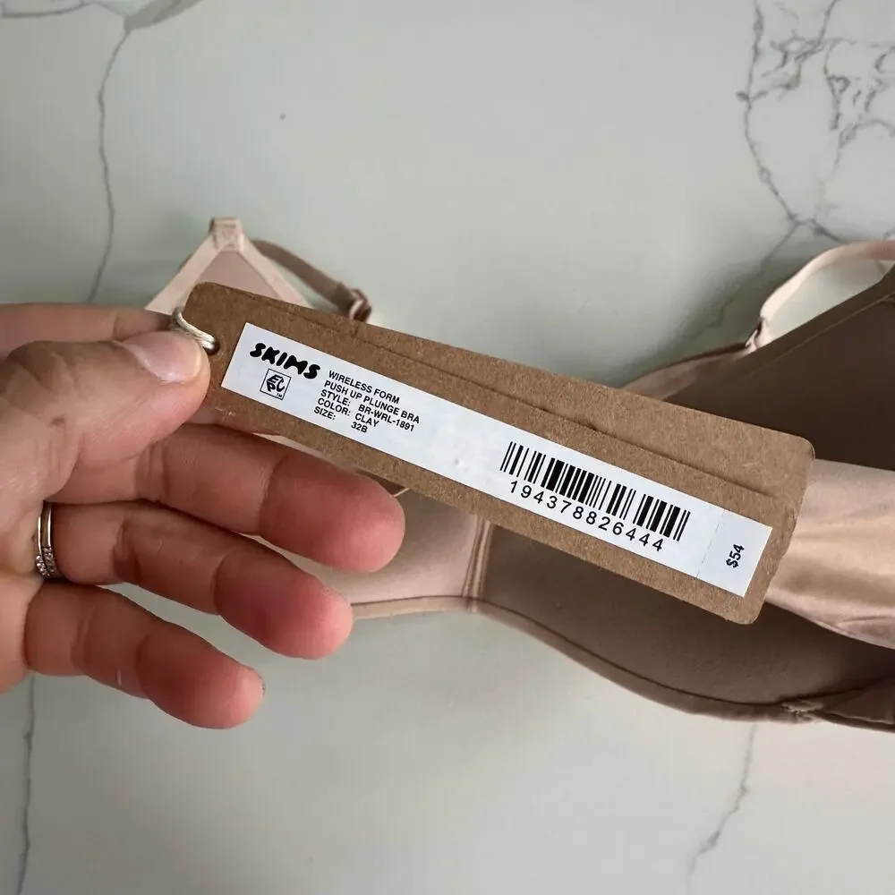 skims wireless form plunge bra clay 32 B NEW
